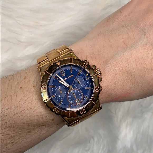 Michael Kors Oversized Everest Gold Tone Watch - Picture 3 of 8
